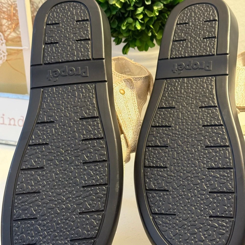 Propet Cream Sandals Comfortable and Stylish - Picture 7 of 10